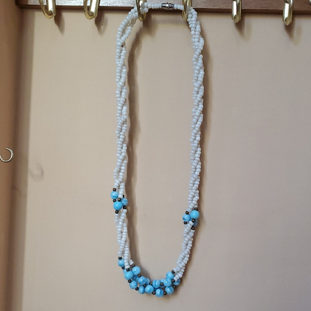Elegant White and‎ Blue Beaded Necklace